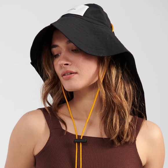 KkCo Pierced Camp Bucket Hat display picture 3